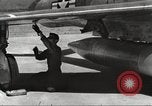 Standbild F-84F Thunderstreak Flugzeuge United States USA, 1954, aus Sekunde 42 historischem Filmmaterial Videoclip 65675060022