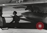Standbild F-84F Thunderstreak Flugzeuge United States USA, 1954, aus Sekunde 49 historischem Filmmaterial Videoclip 65675060022