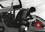 Standbild F-84F Thunderstreak Flugzeuge United States USA, 1954, aus Sekunde 58 historischem Filmmaterial Videoclip 65675060023