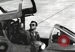 Standbild F-84F Thunderstreak Flugzeuge United States USA, 1954, aus Sekunde 61 historischem Filmmaterial Videoclip 65675060023