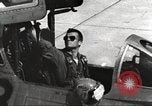 Standbild F-84F Thunderstreak Flugzeuge United States USA, 1954, aus Sekunde 62 historischem Filmmaterial Videoclip 65675060023