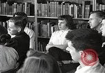 Image American élèves de l'École dépendant Heidelberg Allemagne, 1952, de la seconde 7 séquences d'archives historiques vidéo 65675060025