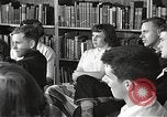 Image American élèves de l'École dépendant Heidelberg Allemagne, 1952, de la seconde 9 séquences d'archives historiques vidéo 65675060025