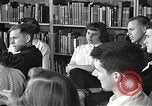 Image American élèves de l'École dépendant Heidelberg Allemagne, 1952, de la seconde 10 séquences d'archives historiques vidéo 65675060025