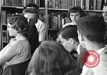 Image American élèves de l'École dépendant Heidelberg Allemagne, 1952, de la seconde 12 séquences d'archives historiques vidéo 65675060025