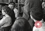Image American élèves de l'École dépendant Heidelberg Allemagne, 1952, de la seconde 13 séquences d'archives historiques vidéo 65675060025