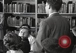 Image American élèves de l'École dépendant Heidelberg Allemagne, 1952, de la seconde 17 séquences d'archives historiques vidéo 65675060025