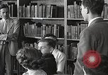 Image American élèves de l'École dépendant Heidelberg Allemagne, 1952, de la seconde 19 séquences d'archives historiques vidéo 65675060025