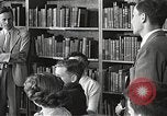 Image American élèves de l'École dépendant Heidelberg Allemagne, 1952, de la seconde 20 séquences d'archives historiques vidéo 65675060025