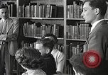 Image American élèves de l'École dépendant Heidelberg Allemagne, 1952, de la seconde 23 séquences d'archives historiques vidéo 65675060025