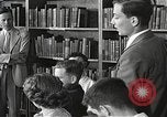 Image American élèves de l'École dépendant Heidelberg Allemagne, 1952, de la seconde 24 séquences d'archives historiques vidéo 65675060025