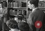 Image American élèves de l'École dépendant Heidelberg Allemagne, 1952, de la seconde 25 séquences d'archives historiques vidéo 65675060025