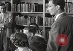Image American élèves de l'École dépendant Heidelberg Allemagne, 1952, de la seconde 26 séquences d'archives historiques vidéo 65675060025