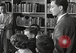 Image American élèves de l'École dépendant Heidelberg Allemagne, 1952, de la seconde 28 séquences d'archives historiques vidéo 65675060025