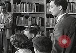 Image American élèves de l'École dépendant Heidelberg Allemagne, 1952, de la seconde 29 séquences d'archives historiques vidéo 65675060025
