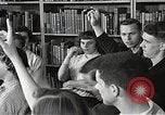 Image American élèves de l'École dépendant Heidelberg Allemagne, 1952, de la seconde 31 séquences d'archives historiques vidéo 65675060025