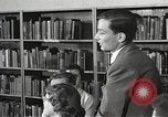 Image American élèves de l'École dépendant Heidelberg Allemagne, 1952, de la seconde 32 séquences d'archives historiques vidéo 65675060025