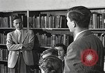 Image American élèves de l'École dépendant Heidelberg Allemagne, 1952, de la seconde 39 séquences d'archives historiques vidéo 65675060025