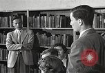 Image American élèves de l'École dépendant Heidelberg Allemagne, 1952, de la seconde 41 séquences d'archives historiques vidéo 65675060025