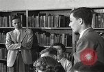 Image American élèves de l'École dépendant Heidelberg Allemagne, 1952, de la seconde 42 séquences d'archives historiques vidéo 65675060025