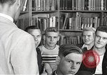 Image American élèves de l'École dépendant Heidelberg Allemagne, 1952, de la seconde 46 séquences d'archives historiques vidéo 65675060025