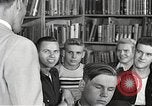 Image American élèves de l'École dépendant Heidelberg Allemagne, 1952, de la seconde 47 séquences d'archives historiques vidéo 65675060025