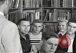Image American élèves de l'École dépendant Heidelberg Allemagne, 1952, de la seconde 48 séquences d'archives historiques vidéo 65675060025