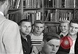 Image American élèves de l'École dépendant Heidelberg Allemagne, 1952, de la seconde 50 séquences d'archives historiques vidéo 65675060025