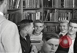 Image American élèves de l'École dépendant Heidelberg Allemagne, 1952, de la seconde 52 séquences d'archives historiques vidéo 65675060025