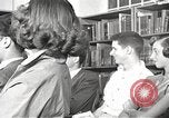 Image American élèves de l'École dépendant Heidelberg Allemagne, 1952, de la seconde 53 séquences d'archives historiques vidéo 65675060025