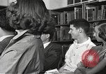 Image American élèves de l'École dépendant Heidelberg Allemagne, 1952, de la seconde 56 séquences d'archives historiques vidéo 65675060025