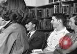 Image American élèves de l'École dépendant Heidelberg Allemagne, 1952, de la seconde 58 séquences d'archives historiques vidéo 65675060025