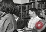 Image American élèves de l'École dépendant Heidelberg Allemagne, 1952, de la seconde 59 séquences d'archives historiques vidéo 65675060025