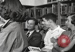 Image American élèves de l'École dépendant Heidelberg Allemagne, 1952, de la seconde 61 séquences d'archives historiques vidéo 65675060025