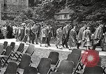 Image American élèves de l'École dépendant Heidelberg Allemagne, 1952, de la seconde 21 séquences d'archives historiques vidéo 65675060028