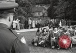 Image American élèves de l'École dépendant Heidelberg Allemagne, 1952, de la seconde 17 séquences d'archives historiques vidéo 65675060031