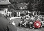 Image American élèves de l'École dépendant Heidelberg Allemagne, 1952, de la seconde 18 séquences d'archives historiques vidéo 65675060031