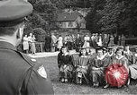 Image American élèves de l'École dépendant Heidelberg Allemagne, 1952, de la seconde 19 séquences d'archives historiques vidéo 65675060031
