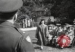 Image American élèves de l'École dépendant Heidelberg Allemagne, 1952, de la seconde 36 séquences d'archives historiques vidéo 65675060031