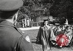 Image American élèves de l'École dépendant Heidelberg Allemagne, 1952, de la seconde 37 séquences d'archives historiques vidéo 65675060031