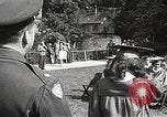 Image American élèves de l'École dépendant Heidelberg Allemagne, 1952, de la seconde 43 séquences d'archives historiques vidéo 65675060031