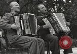 Standbild Vereinigte Staaten und Russische Offiziere Protivin Tschechoslowakei, 1945, aus Sekunde 11 historischem Filmmaterial Videoclip 65675060046