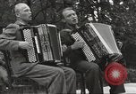 Standbild Vereinigte Staaten und Russische Offiziere Protivin Tschechoslowakei, 1945, aus Sekunde 13 historischem Filmmaterial Videoclip 65675060046