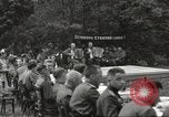 Standbild Vereinigte Staaten und Russische Offiziere Protivin Tschechoslowakei, 1945, aus Sekunde 17 historischem Filmmaterial Videoclip 65675060046