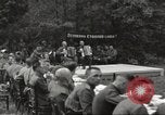 Standbild Vereinigte Staaten und Russische Offiziere Protivin Tschechoslowakei, 1945, aus Sekunde 24 historischem Filmmaterial Videoclip 65675060046