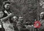 Standbild Vereinigte Staaten und Russische Offiziere Protivin Tschechoslowakei, 1945, aus Sekunde 25 historischem Filmmaterial Videoclip 65675060046