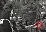 Standbild Vereinigte Staaten und Russische Offiziere Protivin Tschechoslowakei, 1945, aus Sekunde 28 historischem Filmmaterial Videoclip 65675060046