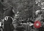 Standbild Vereinigte Staaten und Russische Offiziere Protivin Tschechoslowakei, 1945, aus Sekunde 31 historischem Filmmaterial Videoclip 65675060046