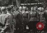 Standbild Vereinigte Staaten und Russische Offiziere Protivin Tschechoslowakei, 1945, aus Sekunde 34 historischem Filmmaterial Videoclip 65675060046