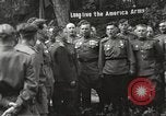Standbild Vereinigte Staaten und Russische Offiziere Protivin Tschechoslowakei, 1945, aus Sekunde 38 historischem Filmmaterial Videoclip 65675060046